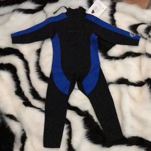 Alina kids wetsuit. Youth Small. 5/6